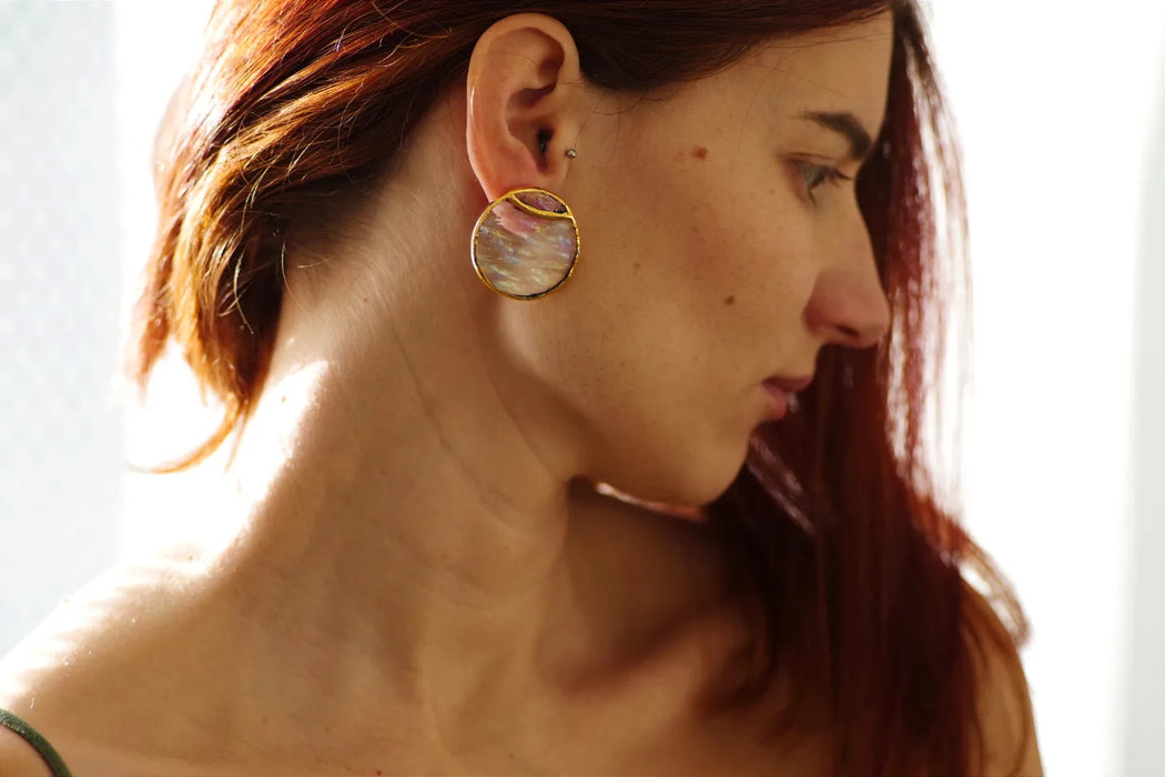 Round iridescent Goldie earrings