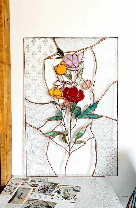 Self-LOVE női torzó virágokkal - exkluzív falidísz