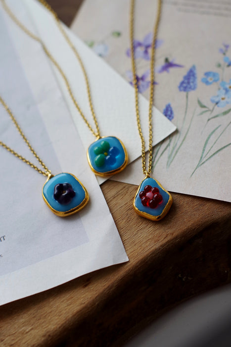 Virágos olvasztott kék medálok - Goldie