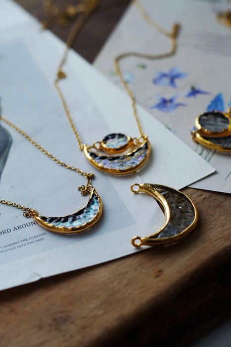 Kombinált Hold-Nap irizált medál - Goldie