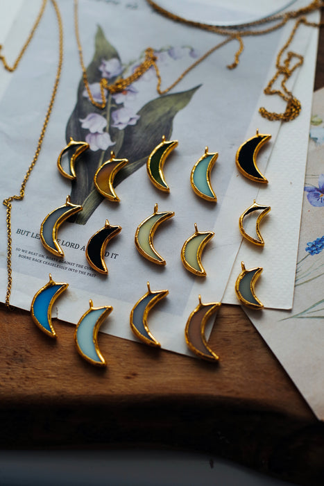 Színes üveg Hold nyakláncok - Goldie