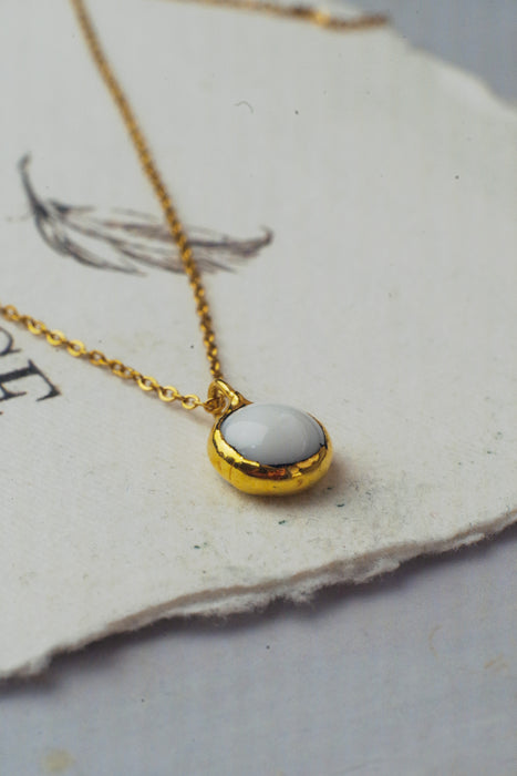 Fehér mini üveg nyaklànc - goldie