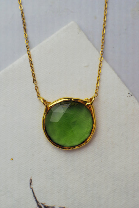 Csiszolt zöld üveg nyaklánc - goldie