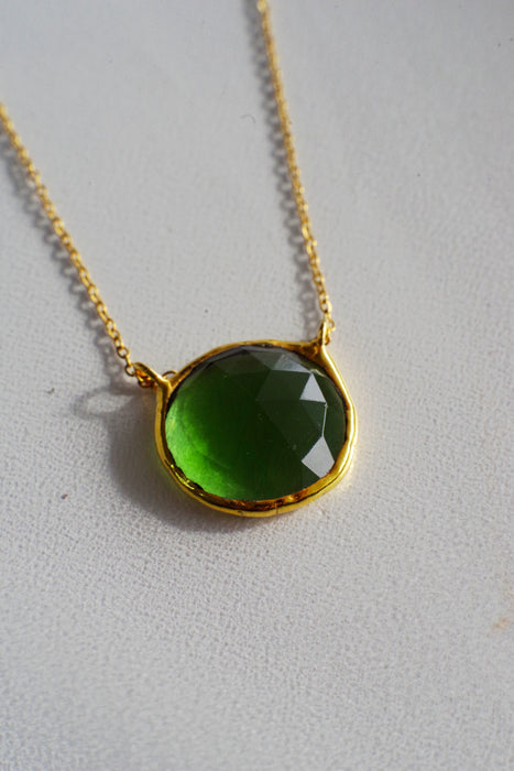 Csiszolt zöld üveg nyaklánc - goldie