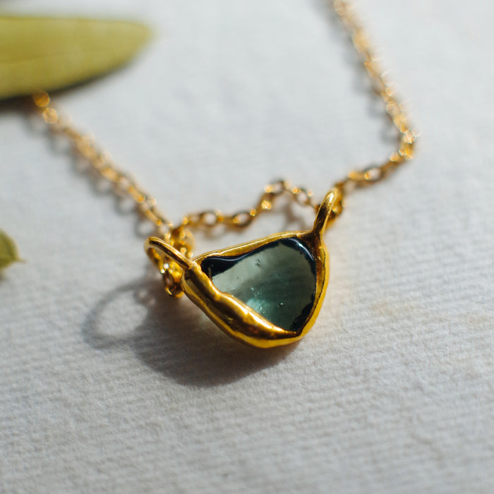 Sea glass, halvány zöld üveg nyaklánc - goldie