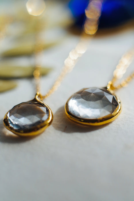 Varázslatos csiszolt üveg nyakláncok - Goldie