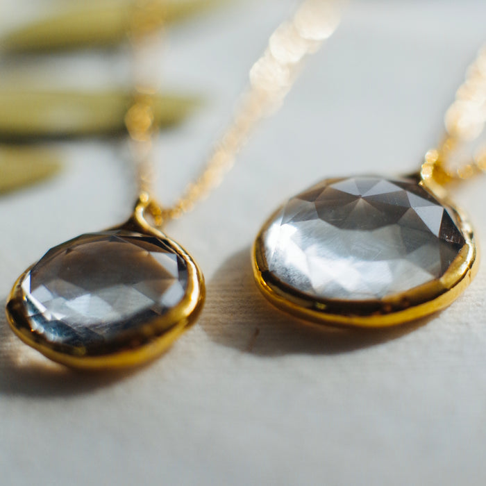 Varázslatos csiszolt üveg nyakláncok - Goldie
