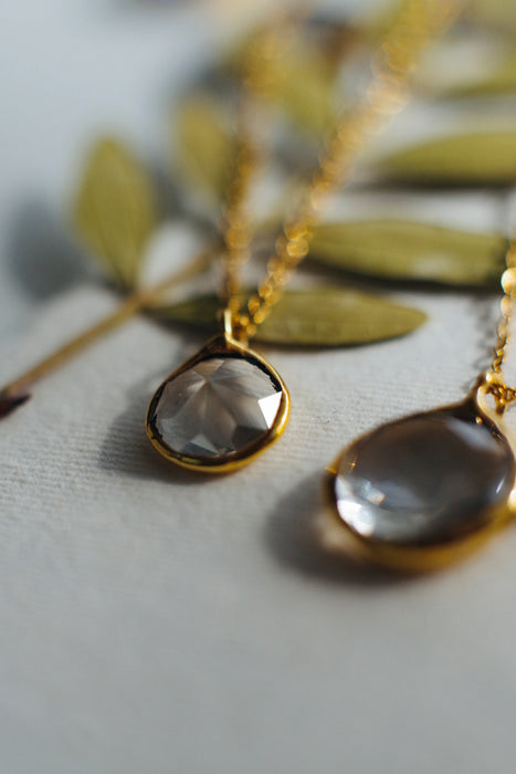 Varázslatos csiszolt üveg nyakláncok - Goldie