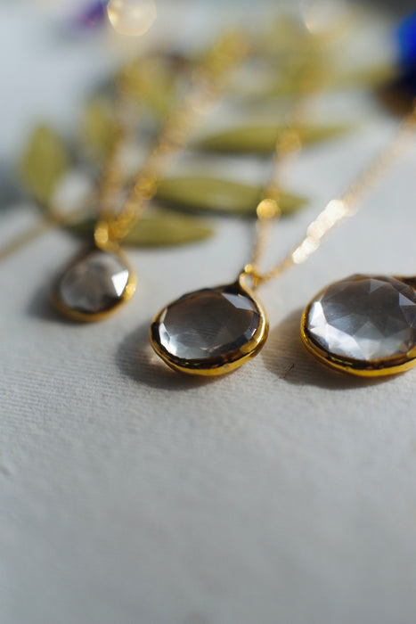 Varázslatos csiszolt üveg nyakláncok - Goldie