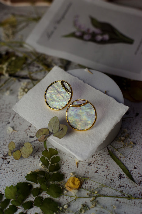 Round iridescent Goldie earrings