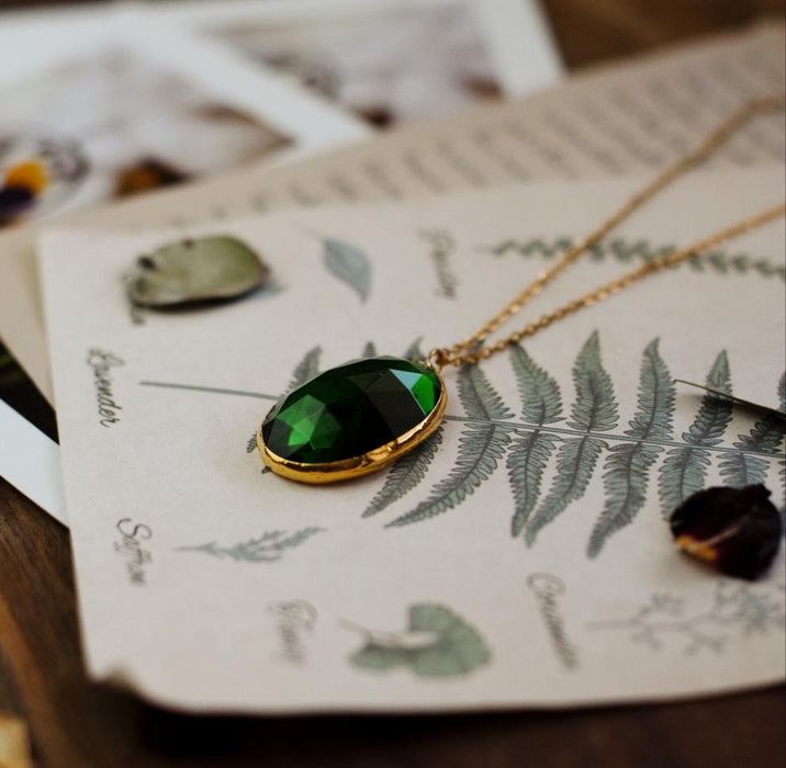 Polished green necklace